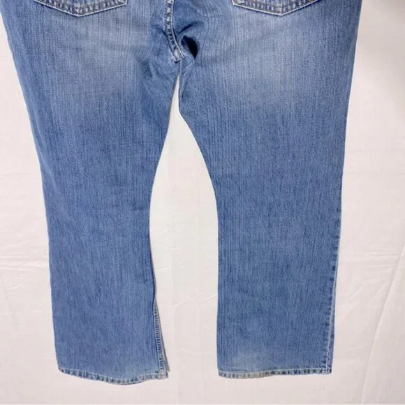 Vintage Levi’s 505 Med Wash Regular Fit Blue Jeans 36